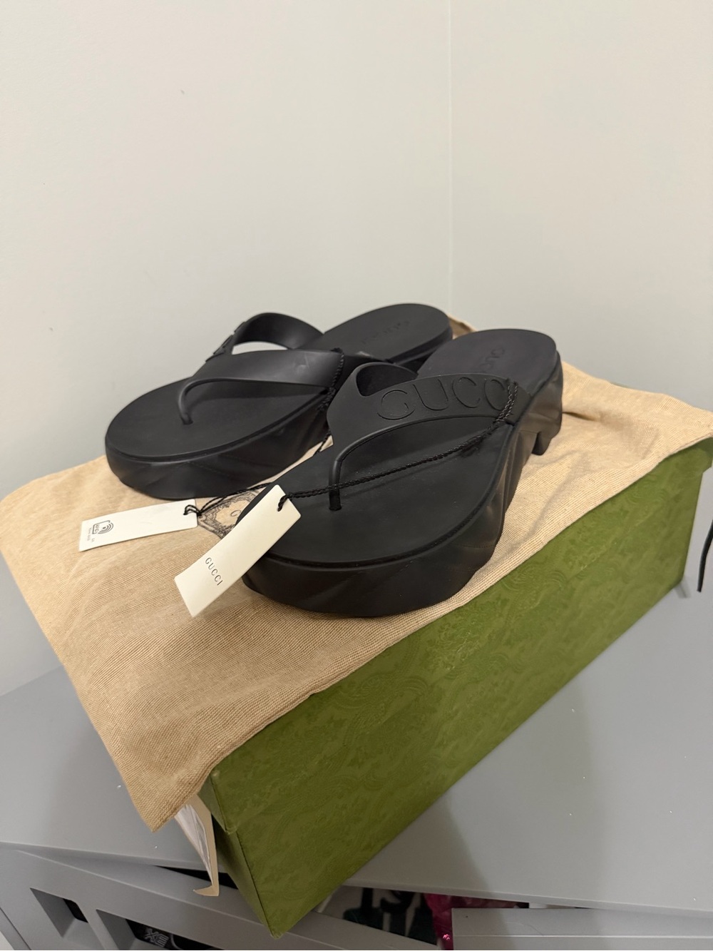 Gucci Black Platform Thong Sandals with Embossed Logo
